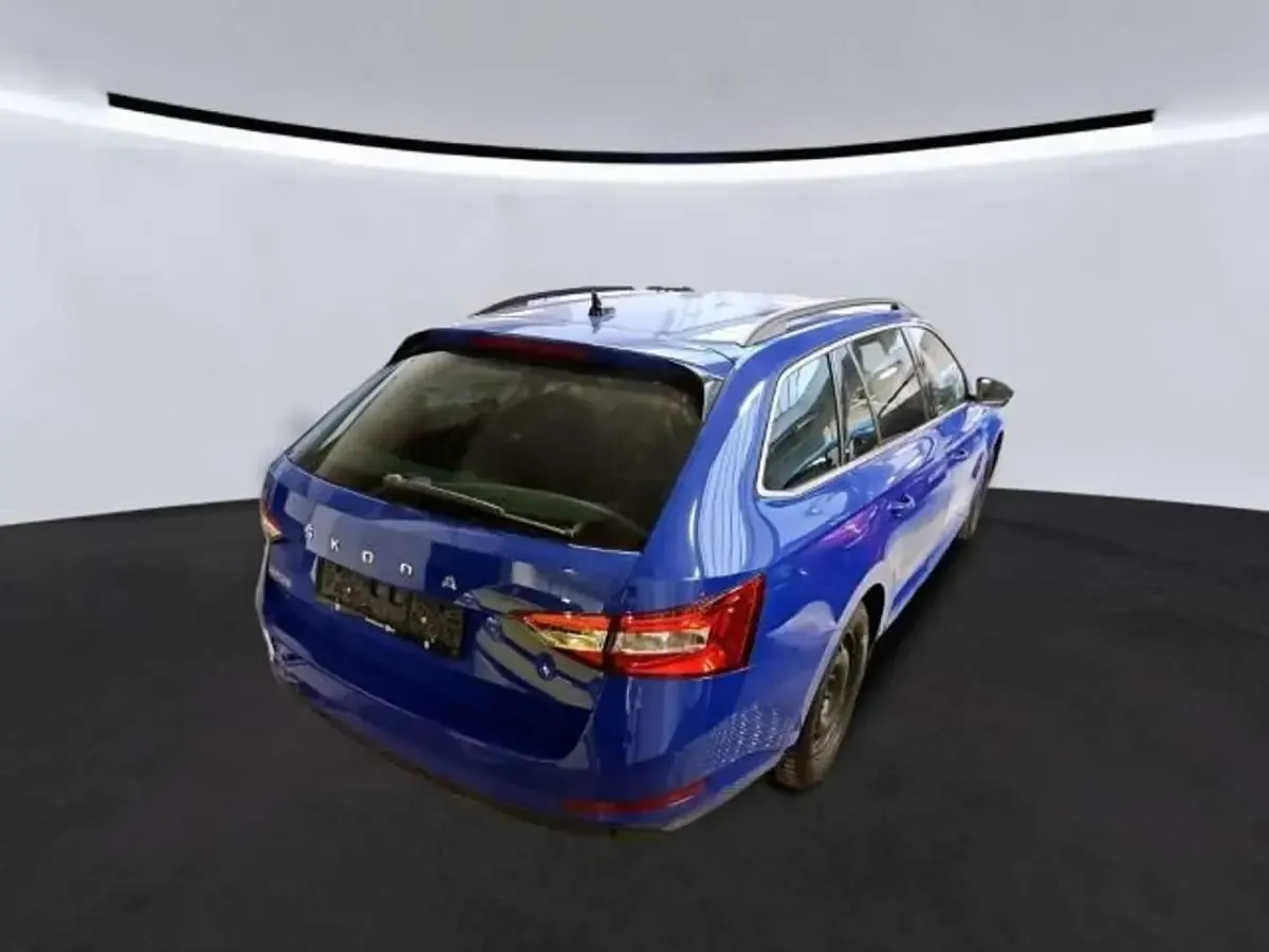 Gebraucht Skoda Superb Ambition 150 PS (110 kW) 2022 Energyblau Kombi