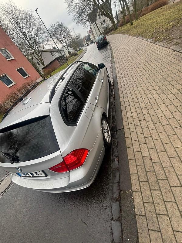 Gebraucht BMW 318 2009 Silber Kombi