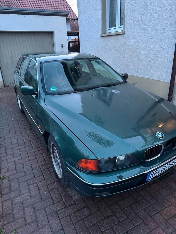 Gebraucht BMW 540 289 PS (212 kW) 1999 Grün Kombi