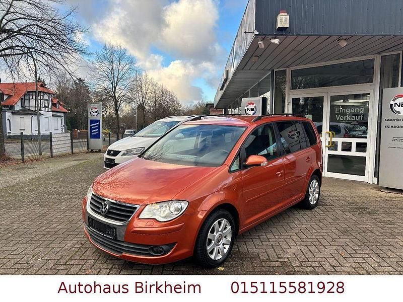Rot Gebraucht 2009 VW Touran United Van / Kleinbus | 6.200 € (Etwas zu teuer) - Bild 1/4