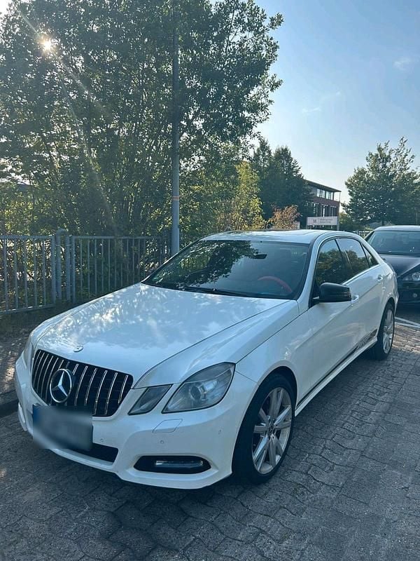Gebraucht Mercedes E200 AMG 136 PS (100 kW) 2013 Weiß Limousine