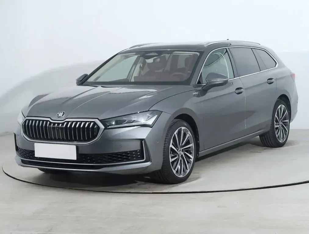 Gebraucht Skoda Superb 265 PS (194 kW) 2025 Grau Limousine