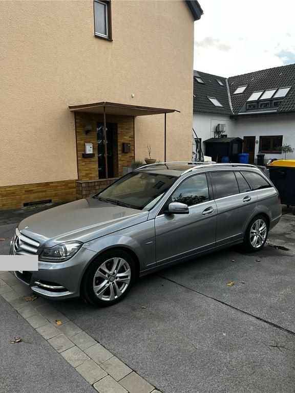 Grau Gebraucht 2012 Mercedes C220 Avantgarde Limousine | 7.000 € (Guter Preis) - Bild 1/4