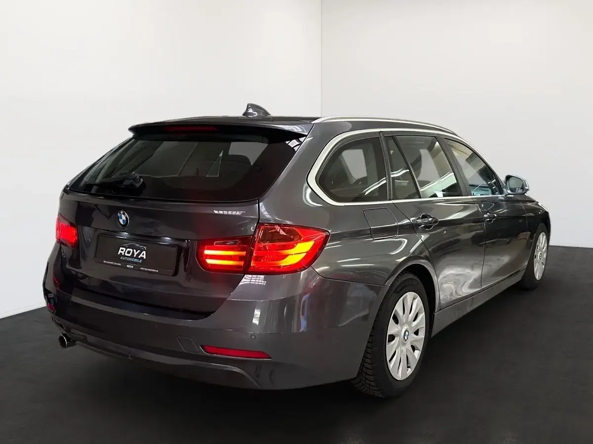 Gebraucht BMW 318 Sport Line 143 PS (105 kW) 2013 Grau Kombi