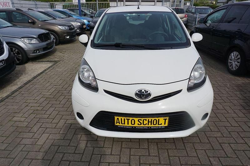 Gebraucht Toyota Aygo Cool 68 PS (50 kW) 2013 Weiß Kleinwagen