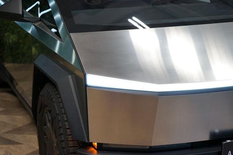 Gebraucht Tesla Cybertruck 630 kW (857 PS) 2024 Silber Pickup