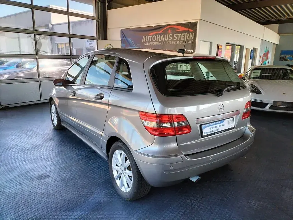 Gebraucht Mercedes B180 109 PS (80 kW) 2006 Grau Van / Kleinbus