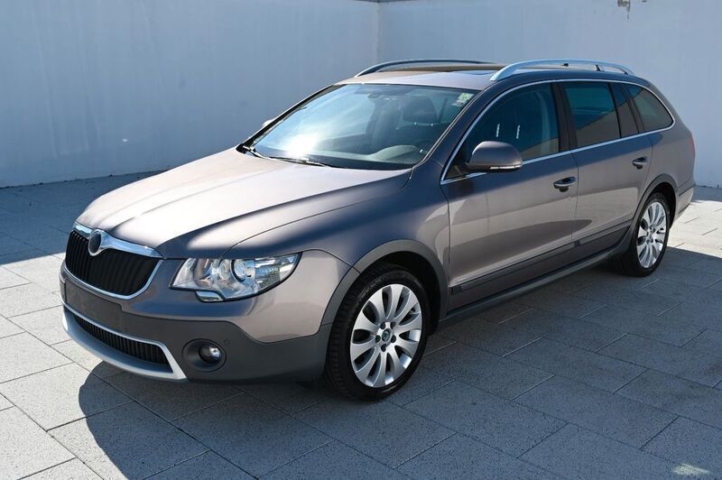 Violett Gebraucht 2012 Skoda Superb Limousine | 8.600 € (Fairer Preis) - Bild 1/4
