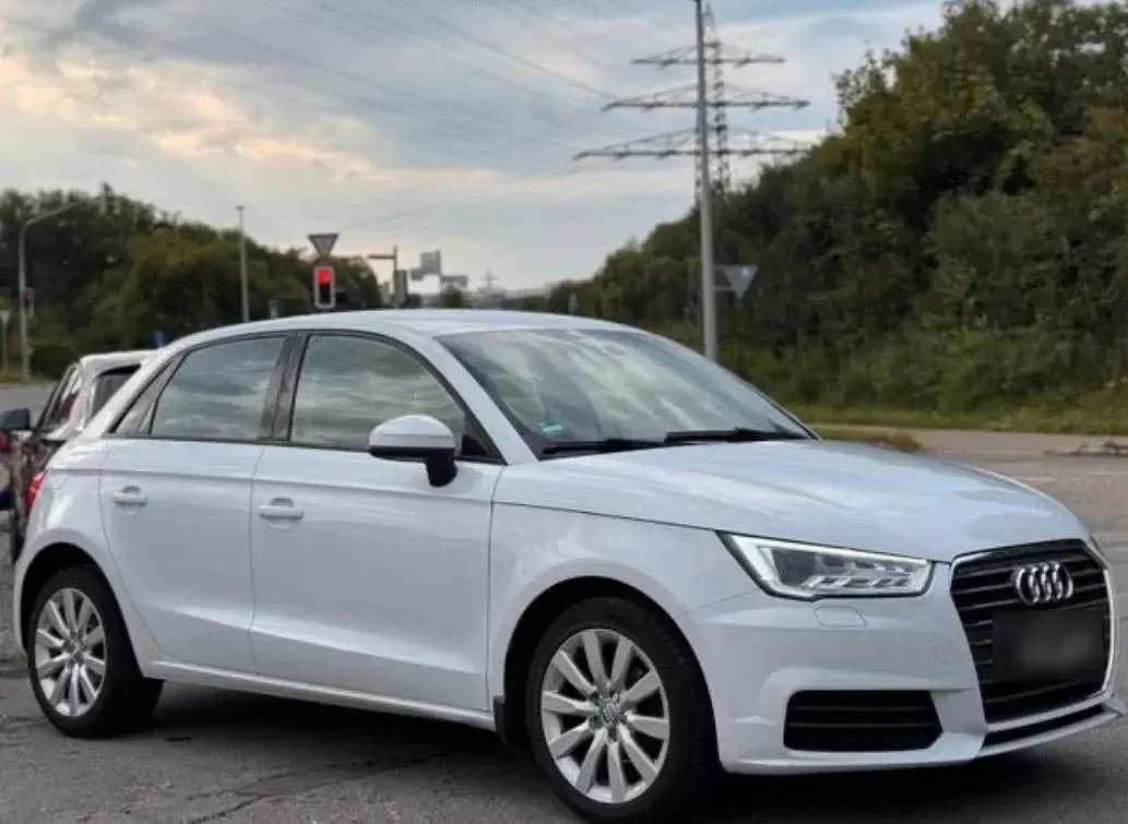 Gebraucht Audi A1 95 PS (69 kW) 2015 Weiß Kleinwagen