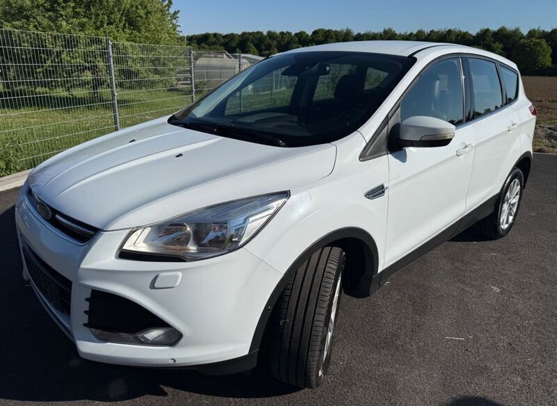 Gebraucht Ford Kuga Titanium 150 PS (110 kW) 2016 Weiß SUV