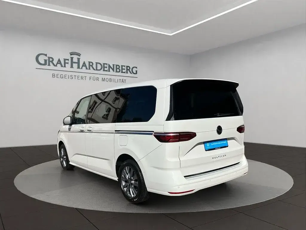 Gebraucht VW Multivan Style 150 PS (110 kW) 2025 Candyweiß Van / Kleinbus