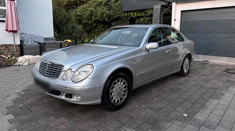 Gebraucht Mercedes E200 Elegance 163 PS (119 kW) 2002 Silber Limousine