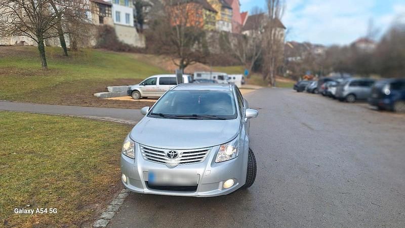 Gebraucht Toyota Avensis 130 PS (95 kW) 2010 Silber Kombi