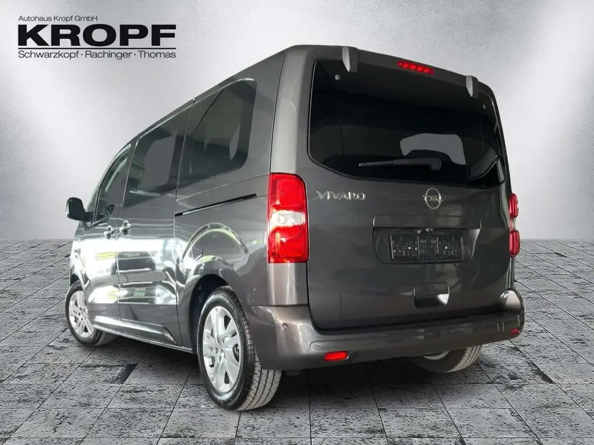 Gebraucht Opel Vivaro-e Combi Edition 177 PS (130 kW) 2024 Lackierung platiniumgrau/typ Van / Kleinbus