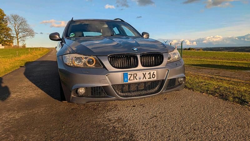 Gebraucht BMW 325 218 PS (160 kW) 2009 Grau Kombi