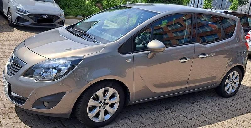 Beige Gebraucht 2013 Opel Meriva Edition Van / Kleinbus | 5.250 € (Etwas zu teuer) - Bild 1/4