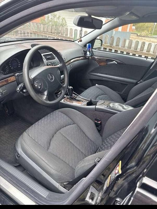 Gebraucht Mercedes E220 Classic 408 PS (300 kW) 2002 Limousine