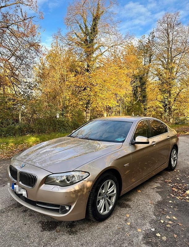 Beige Gebraucht 2011 BMW 528 Sport Line Limousine | 14.700 € (Etwas zu teuer) - Bild 1/4