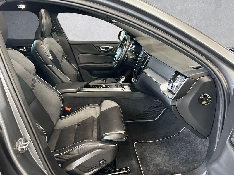 Gebraucht Volvo V60 R-Design 190 PS (139 kW) 2020 Grau Kombi