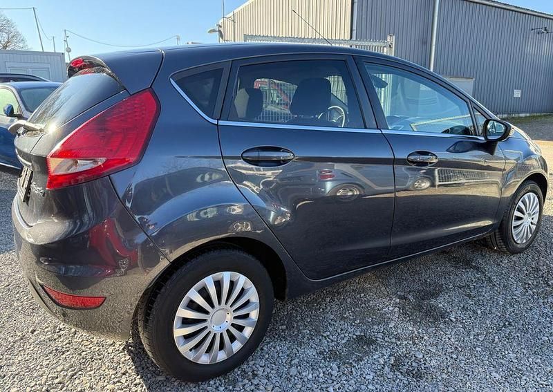 Gebraucht Ford Fiesta Titanium 90 PS (66 kW) 2009 Grau Kleinwagen