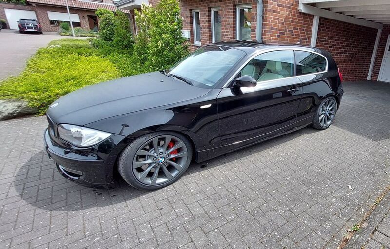 Schwarz Gebraucht 2007 BMW 130 Performance Kleinwagen | 8.300 € (Superpreis) - Bild 1/4