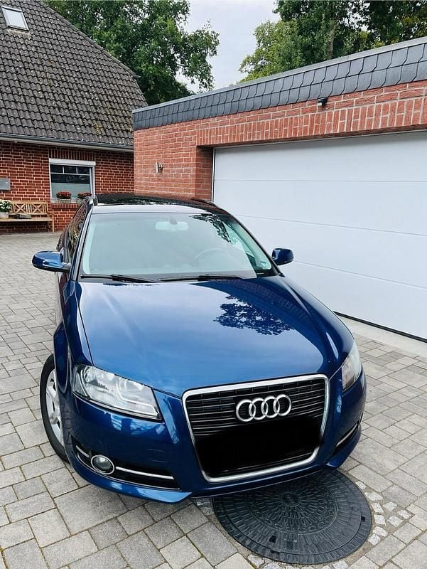 Blau Gebraucht 2010 Audi A3 Limousine | 3.600 € (Superpreis) - Bild 1/4