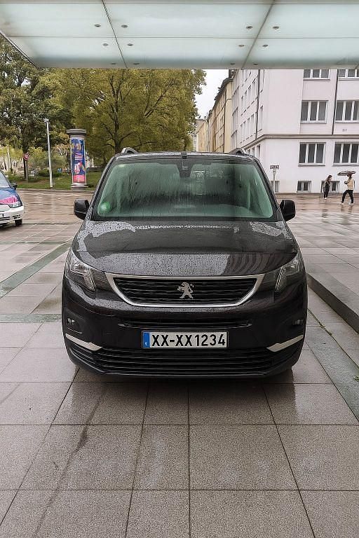 Schwarz Gebraucht 2019 Peugeot Rifter Van / Kleinbus | 17.400 € (Guter Preis) - Bild 1/4