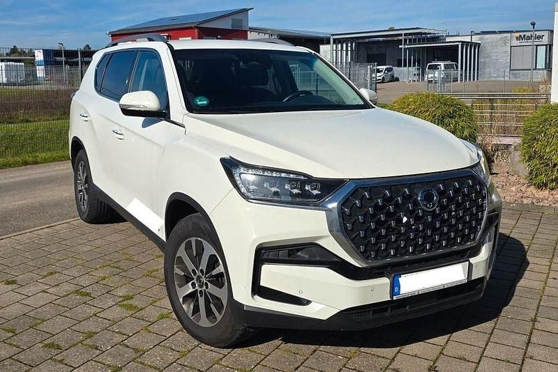 Weiß Gebraucht 2021 Ssangyong (KGM) Rexton Quartz SUV | 22.999 € - Bild 1/4