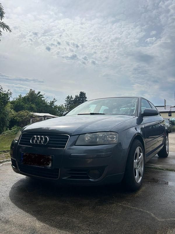 Grau Gebraucht 2005 Audi A3 Limousine | 2.900 € (Teuer) - Bild 1/4
