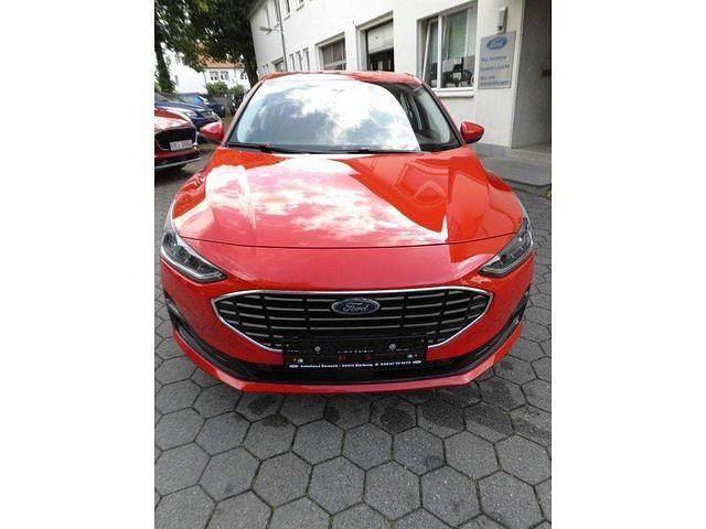 Gebraucht Ford Focus Titanium 125 PS (91 kW) 2024 Ruby rot Limousine