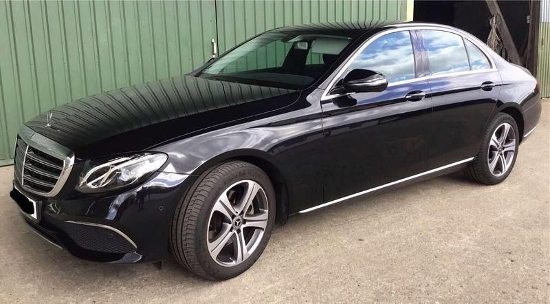 Schwarz Gebraucht 2018 Mercedes E220 Avantgarde Limousine | 27.850 € (Guter Preis) - Bild 1/4