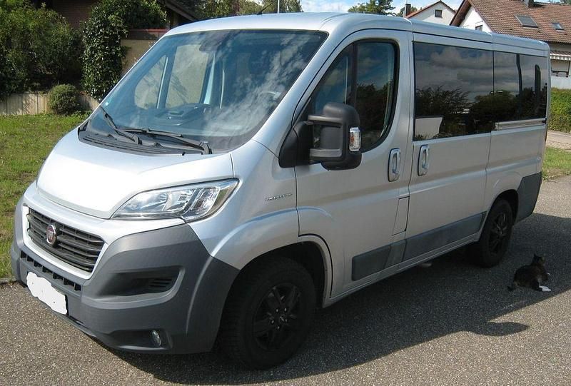 Grau Gebraucht 2017 Fiat Ducato Van | 21.500 € (Fairer Preis) - Bild 1/4