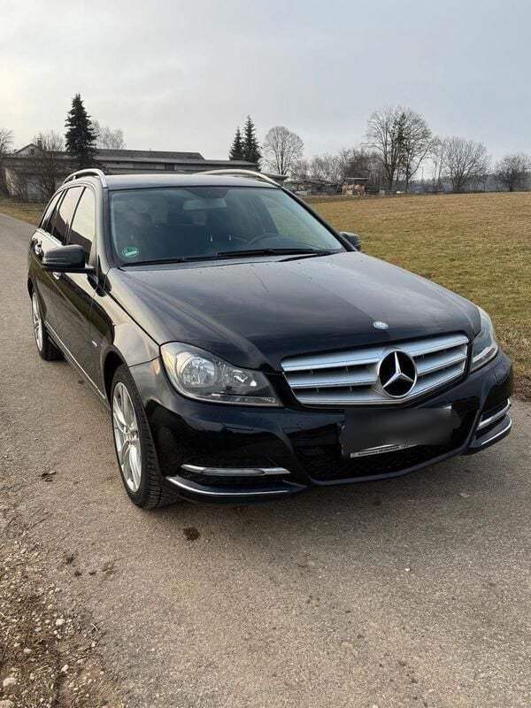 Schwarz Gebraucht 2012 Mercedes C200 Avantgarde Kombi | 9.800 € (Guter Preis) - Bild 1/4