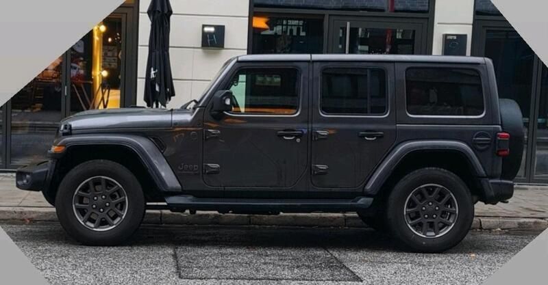 Grau Gebraucht 2021 Jeep Wrangler Unlimited Sahara SUV | 44.000 € (Superpreis) - Bild 1/4