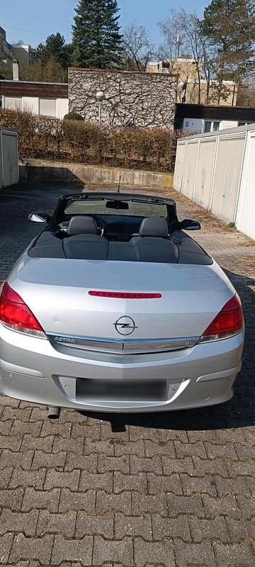 Gebraucht Opel Astra Cabriolet 140 PS (102 kW) 2007 Silber Cabrio
