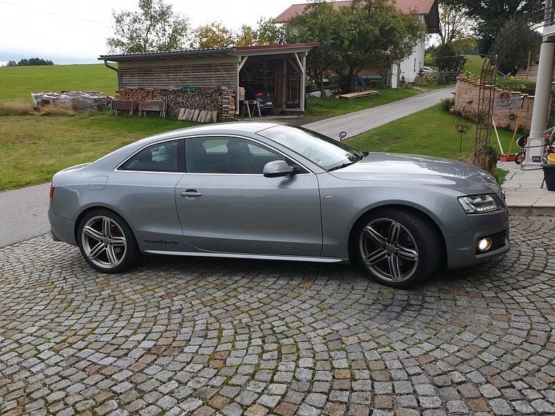 Silber Gebraucht 2009 Audi A5 Coupé | 11.300 € (Fairer Preis) - Bild 1/4