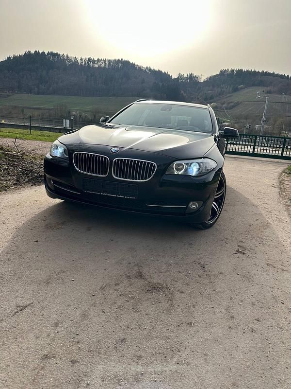 Gebraucht BMW 530 258 PS (189 kW) 2012 Schwarz Kombi
