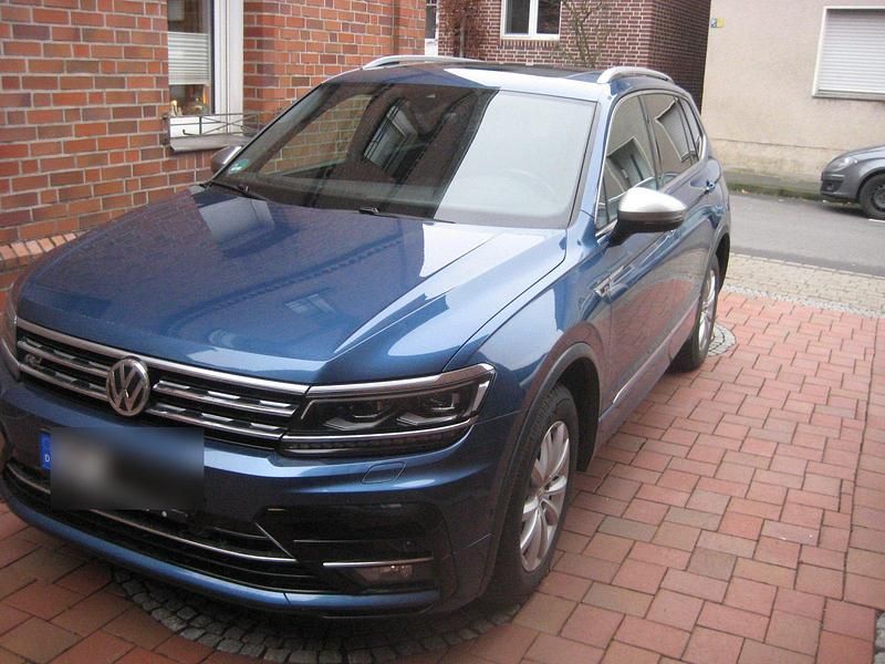 Blau Gebraucht 2019 VW Tiguan Allspace R-line SUV | 25.900 € (Fairer Preis) - Bild 1/4