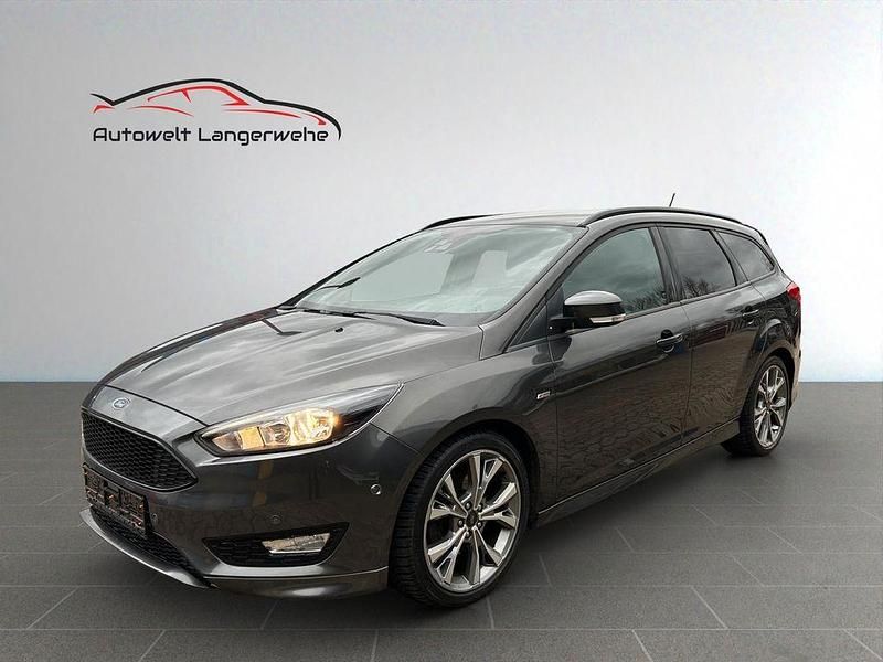 Grau Gebraucht 2018 Ford Focus ST-Line Limousine | 13.499 € (Guter Preis) - Bild 1/4