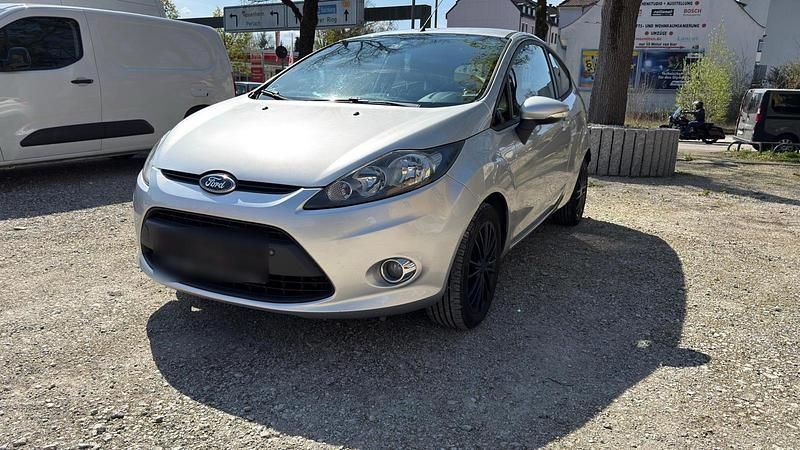 Gebraucht Ford Fiesta 96 PS (70 kW) 2011 Silber Kleinwagen
