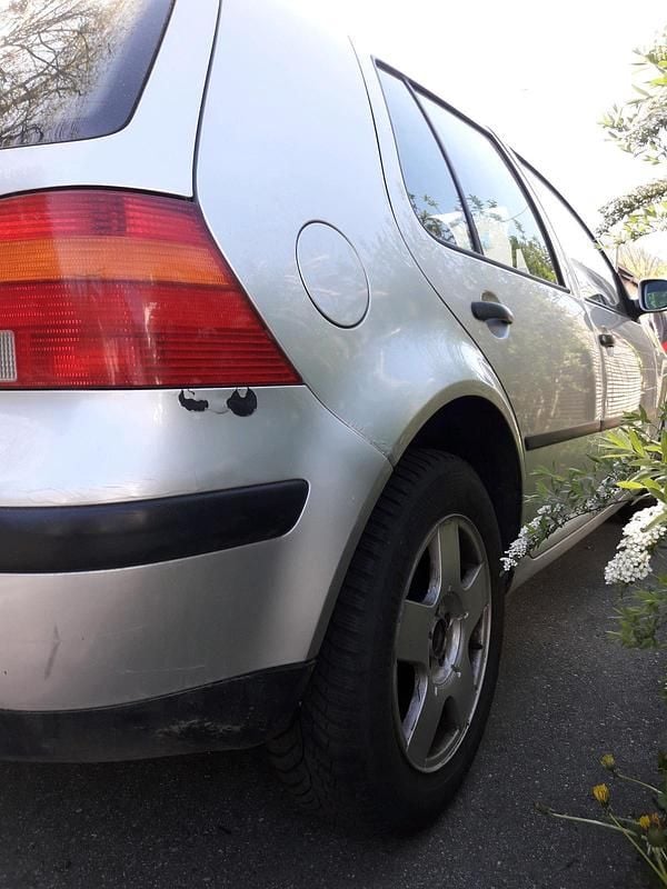 Usata VW Golf IV 80 CV (58 kW) 2000 Argento Berlina