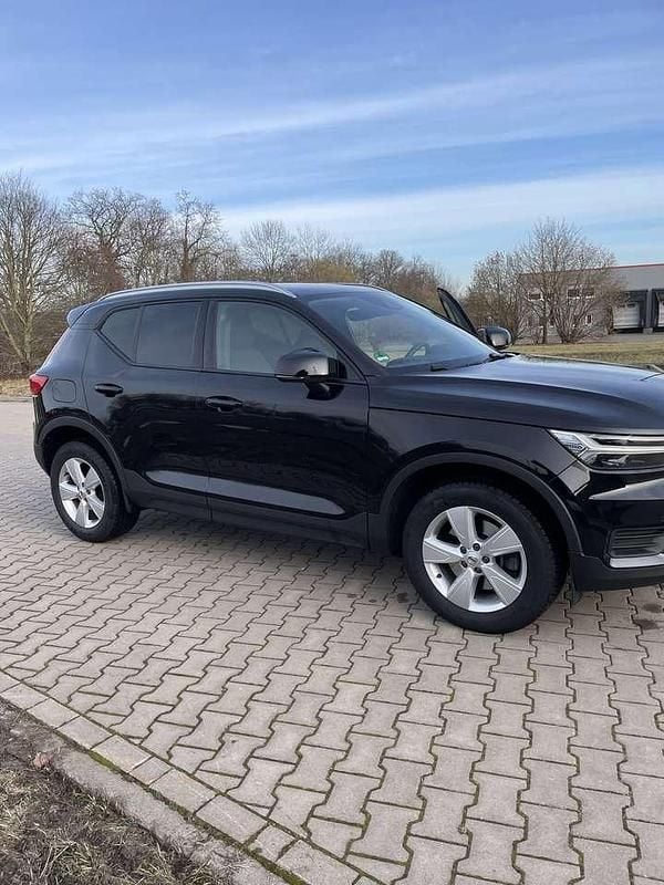 Schwarz Gebraucht 2022 Volvo XC40 Momentum SUV | 27.000 € (Superpreis) - Bild 1/4
