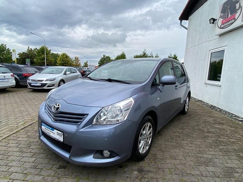 Gebraucht Toyota Verso Edition 132 PS (97 kW) 2011 Blau Van / Kleinbus
