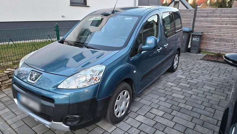 Gebraucht Peugeot TePee 92 PS (67 kW) 2011 Blau Kombi