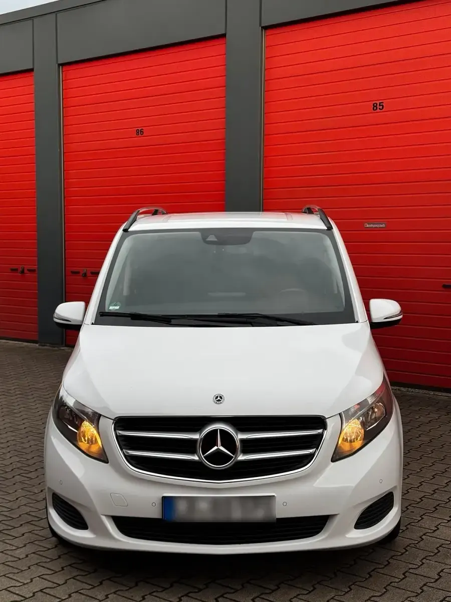 Gebraucht Mercedes V220 163 PS (119 kW) 2017 Weiß Van / Kleinbus