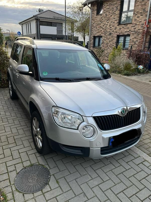 Silber Gebraucht 2012 Skoda Yeti SUV | 11.900 € (Etwas zu teuer) - Bild 1/4