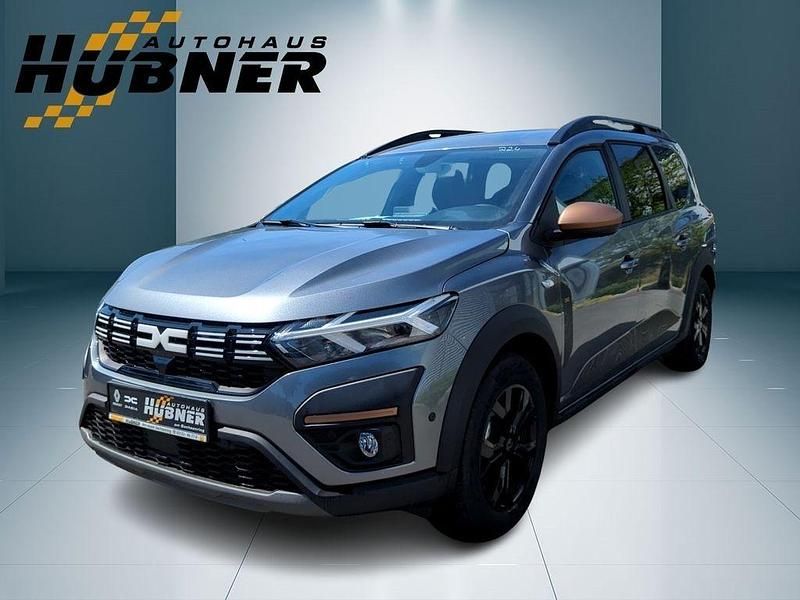 Grau Gebraucht 2024 Dacia Jogger Extreme Limousine | 27.090 € (Etwas zu teuer) - Bild 1/4