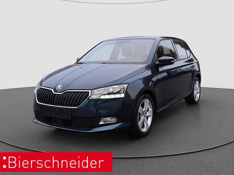 Blau Gebraucht 2021 Skoda Fabia Style Limousine | 13.490 € (Guter Preis) - Bild 1/4