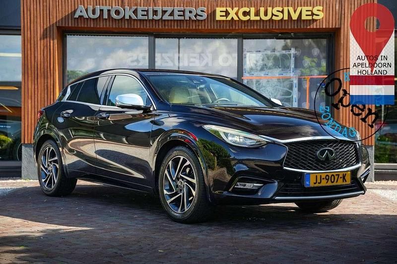 Schwarz Gebraucht 2016 Infiniti Q30 Premium Kleinwagen | 8.660 € - Bild 1/1