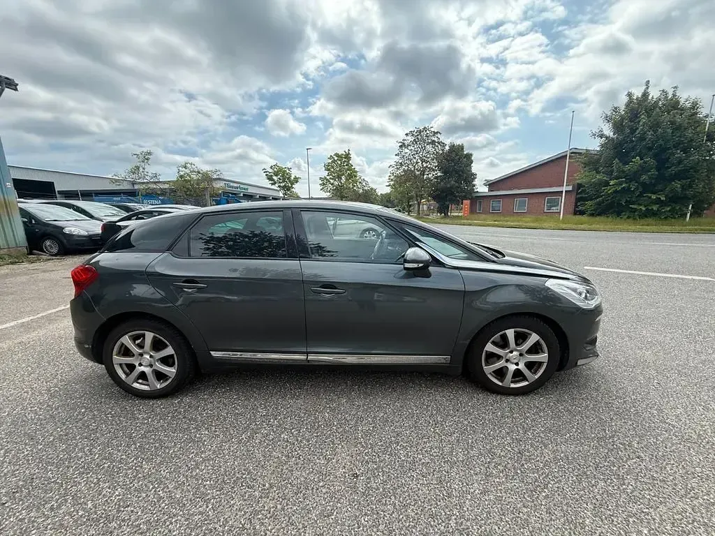 Gebraucht Citroën DS5 Chic 179 PS (131 kW) 2014 Grau Kleinwagen